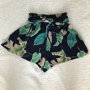 Flowy shorts with belt